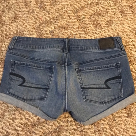 American Eagle Medium Wash Denim Shorts - Picture 2 of 3